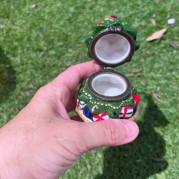 Vintage CHRISTMAS TREE Trinket Box ORNAMENT Porcelain 3.5" Hand Painted China - Picture 6 of 6